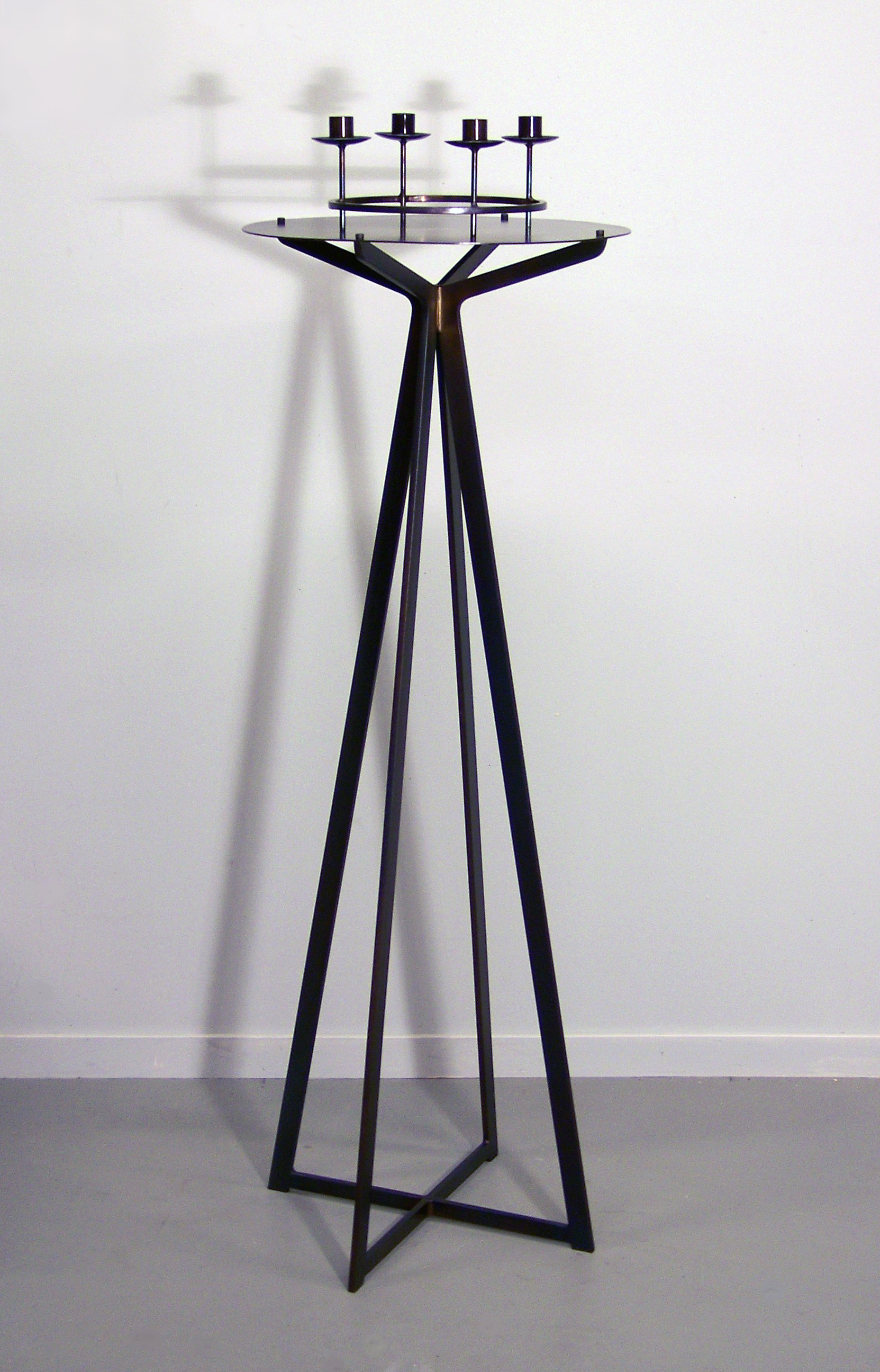 3.Adventslysestake for krans, 2015, 110 x 39 x 39 cm, anløpt stål 500