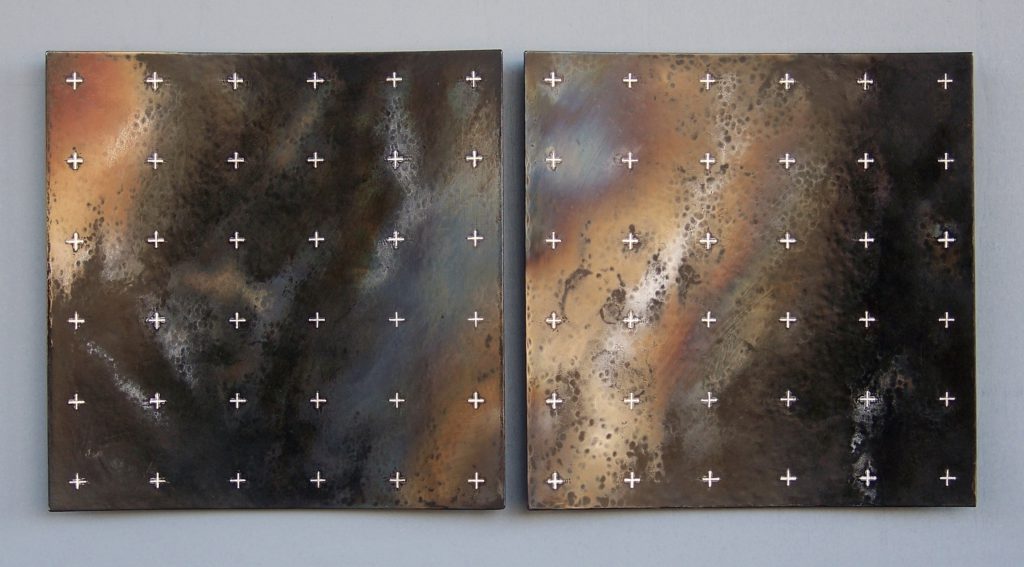 1.Latenza, 2014, 24 x 24 x 2 cm, oljebrent og anløpt stål med innlagt sølvtråd