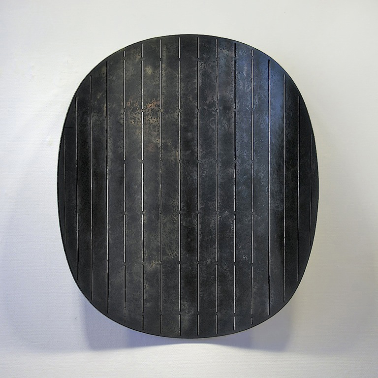 1. Form med striper, 2009, 105 x 80 x 30 cm, oljebrent stål med innlagt sølvtråd